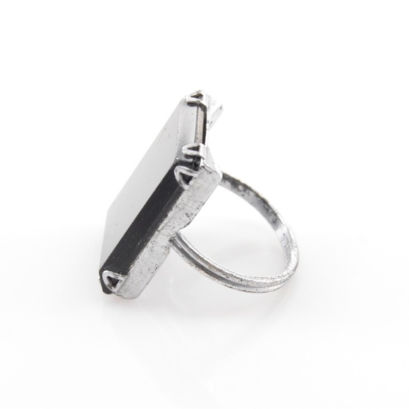 This precious 2.5g Sterling Silver ring, sold to me as onyx is marked, size 2.75 - Picture 3 of 16